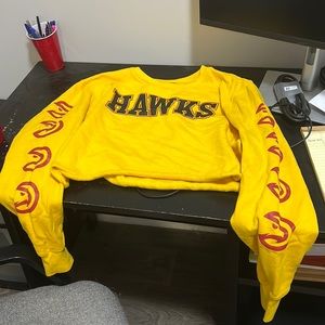 Cropped Atl hawks crew neck